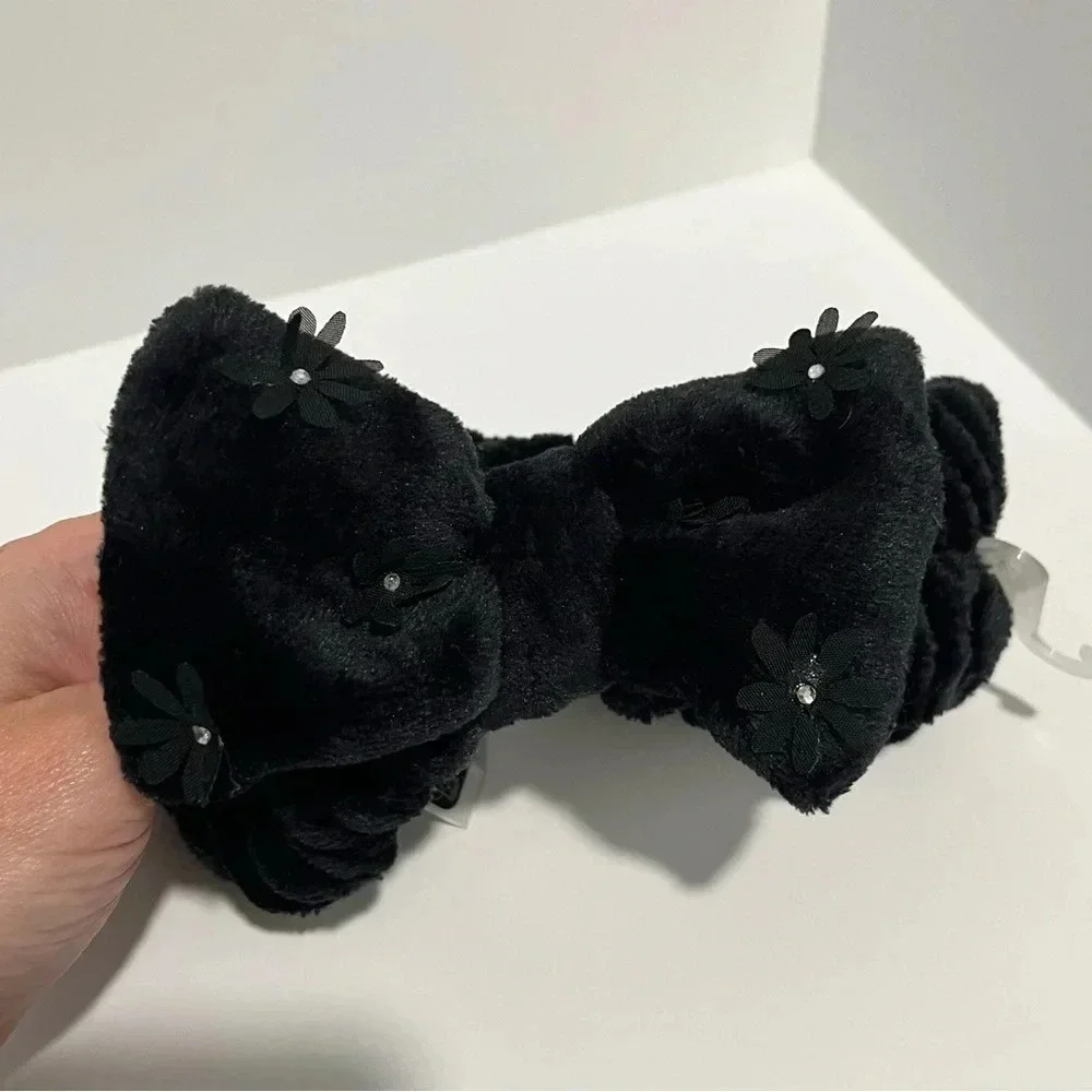 Claire’s Black Floral Plush Makeup Bow Headwrap NWT
